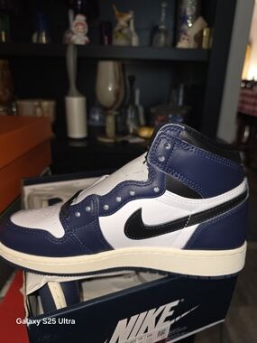 Air Jordan 1 Retro High - White, Navy & Black. New In Box 4Y/5.5W. MFRP: $140